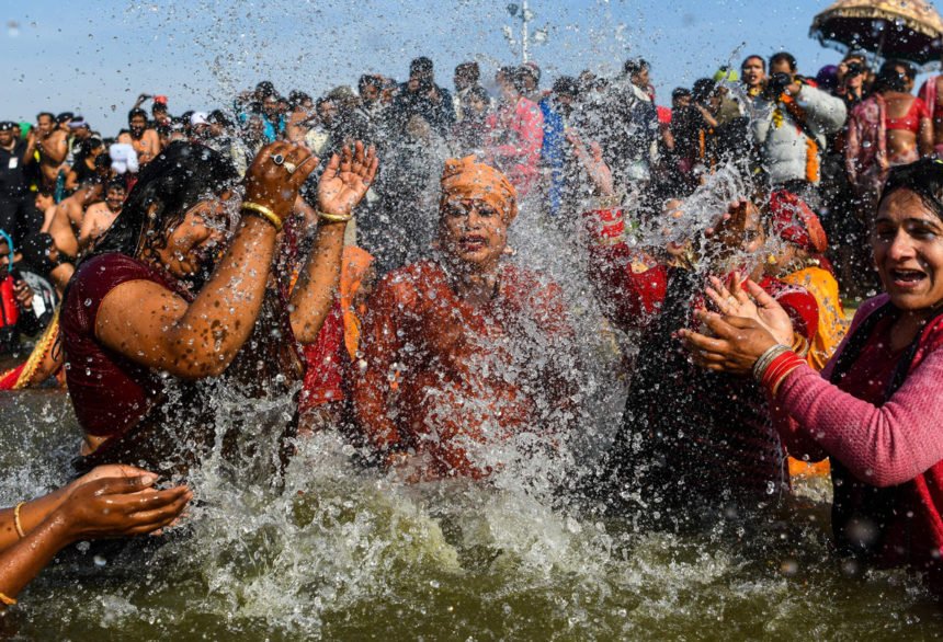 Ein Bad im heiligen Fluss Ganges