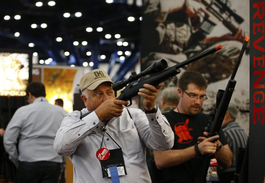 In-den-USA-haben-viele-Waffen